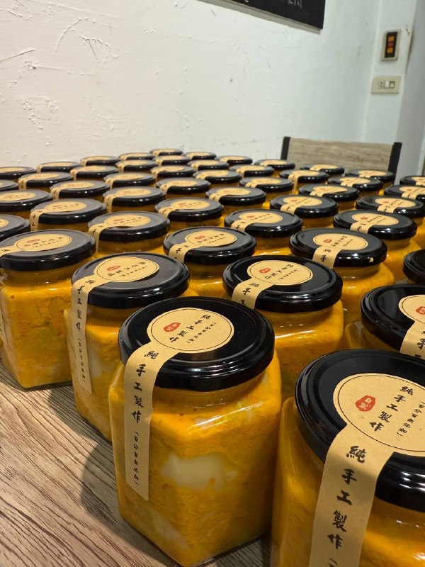 一罐罐手作黃金泡菜整齊排列